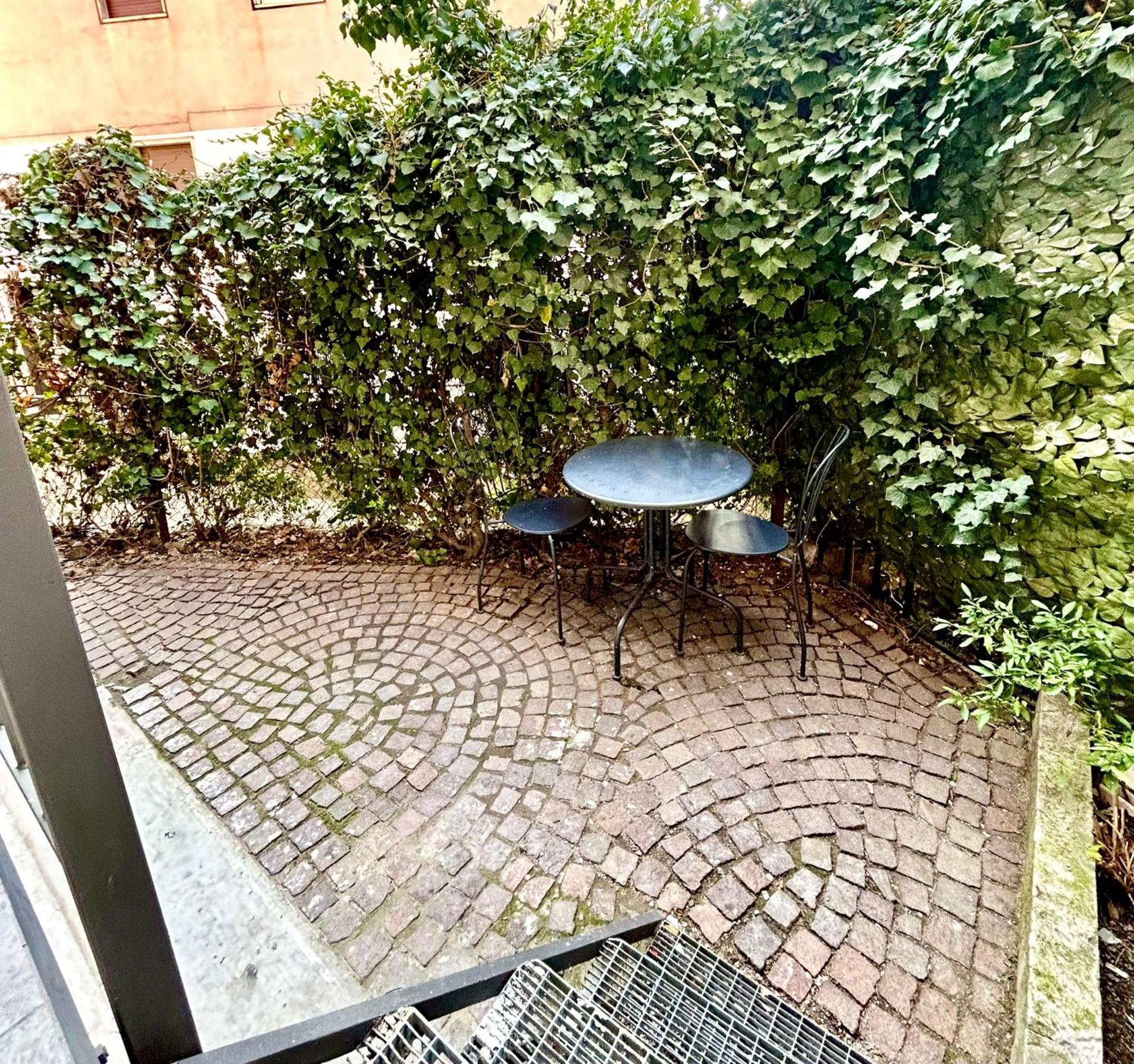 Lovely 2 Room Apartment With Small Garden Milano Eksteriør billede