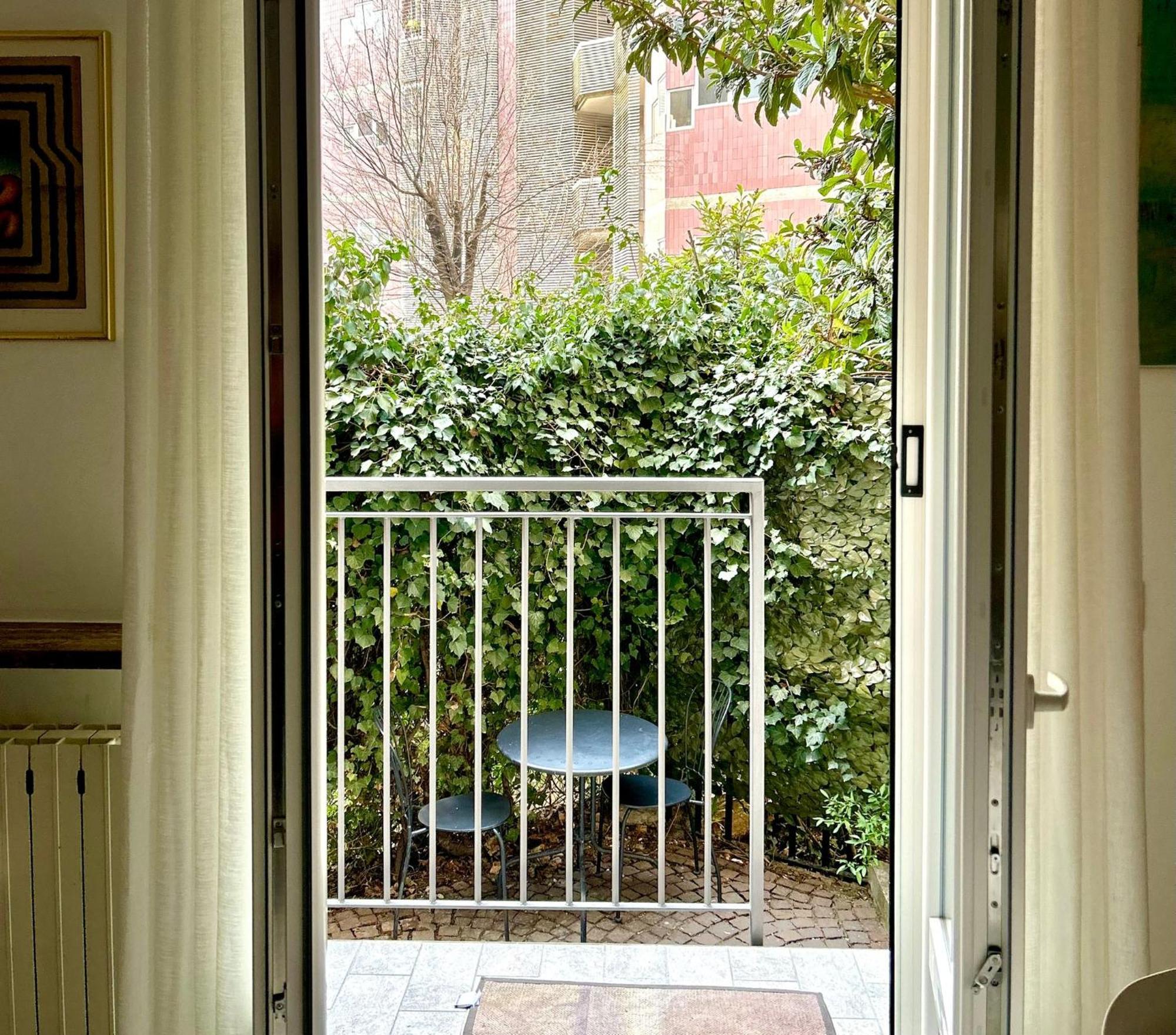 Lovely 2 Room Apartment With Small Garden Milano Eksteriør billede