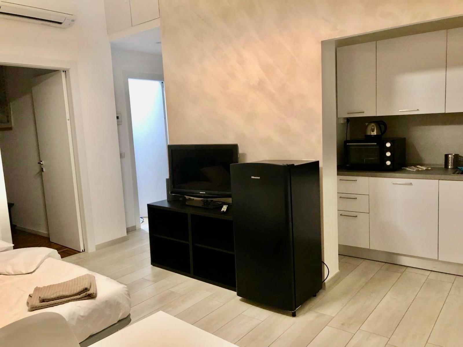 Lovely 2 Room Apartment With Small Garden Milano Eksteriør billede