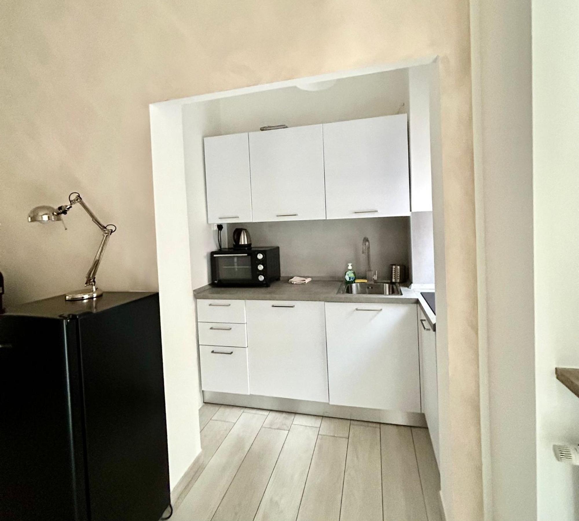 Lovely 2 Room Apartment With Small Garden Milano Eksteriør billede