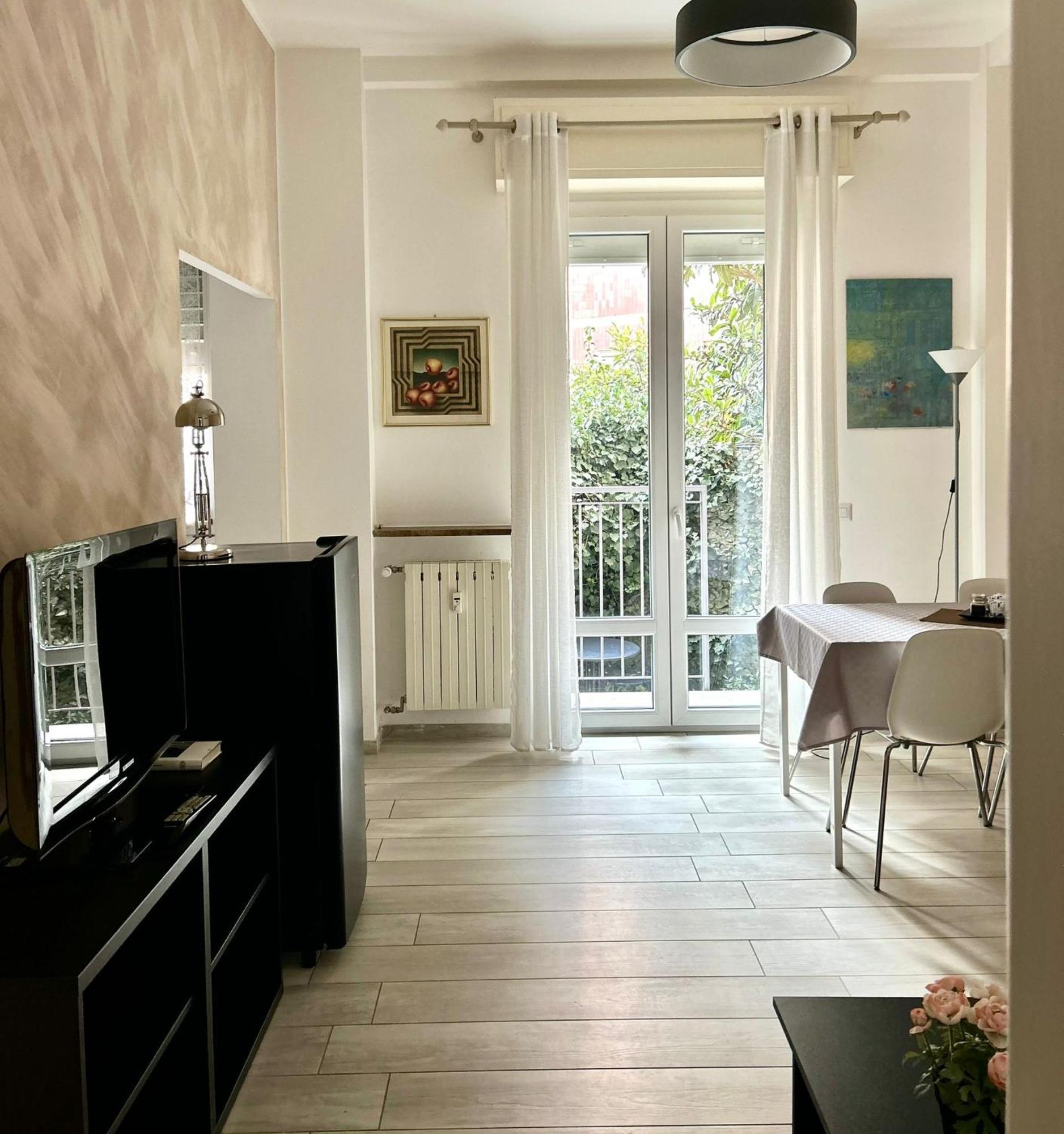 Lovely 2 Room Apartment With Small Garden Milano Eksteriør billede
